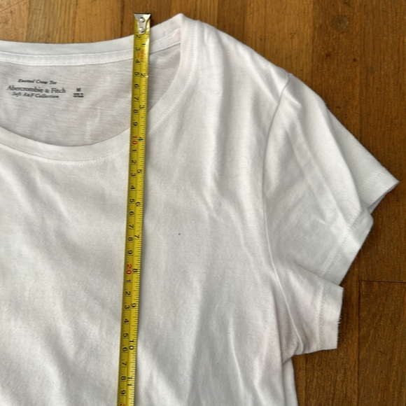 *last chance!!* Abercrombie & Fitch | Women’s white cap sleeve top, rounded trim - Picture 4 of 15